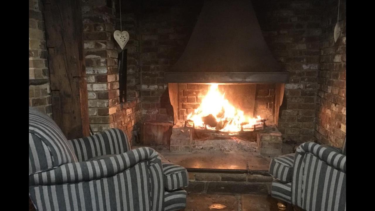 Blazing Donkey Countryside Retreat Hotel Sandwich Bagian luar foto