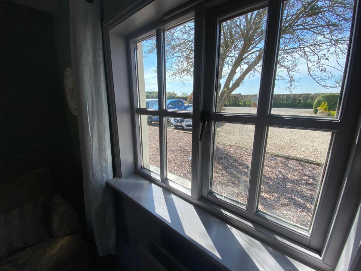 Blazing Donkey Countryside Retreat Hotel Sandwich Bagian luar foto