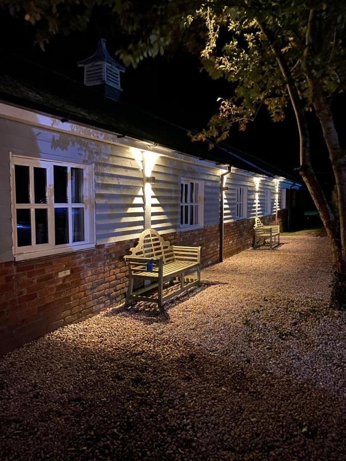 Blazing Donkey Countryside Retreat Hotel Sandwich Bagian luar foto