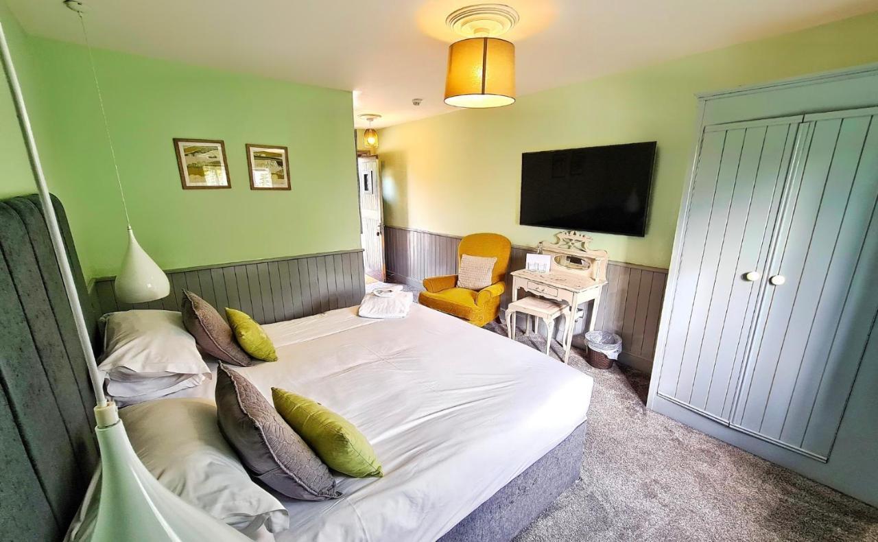 Blazing Donkey Countryside Retreat Hotel Sandwich Bagian luar foto