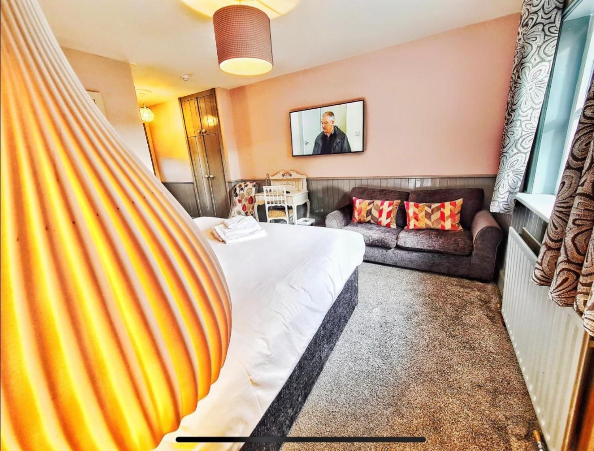 Blazing Donkey Countryside Retreat Hotel Sandwich Bagian luar foto