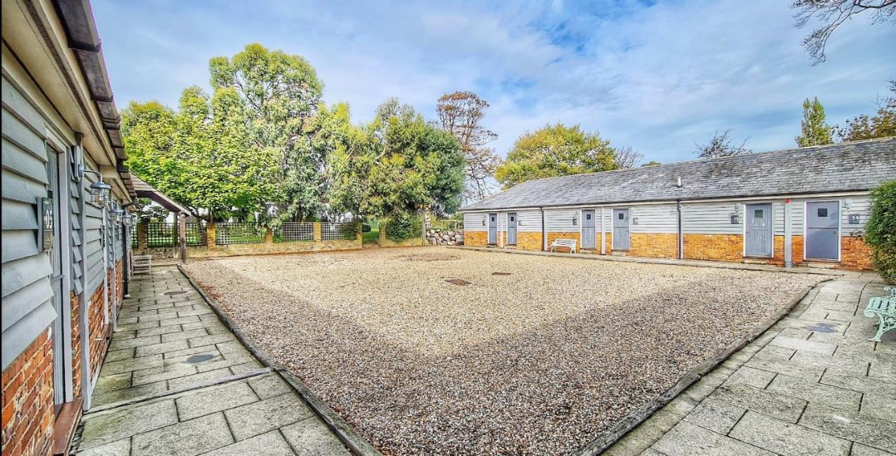Blazing Donkey Countryside Retreat Hotel Sandwich Bagian luar foto